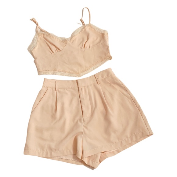 Le Lis Peach Lace Cami Cropped Top and Pleated Shorts Set Size Small Dreamy - Picture 1 of 10